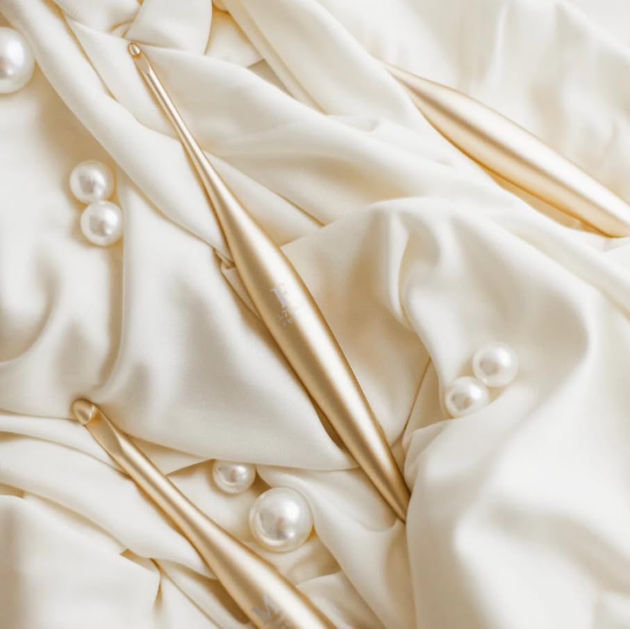 Furls Crochet Hook, Gold Streamline Metal Matte Finish & Polished