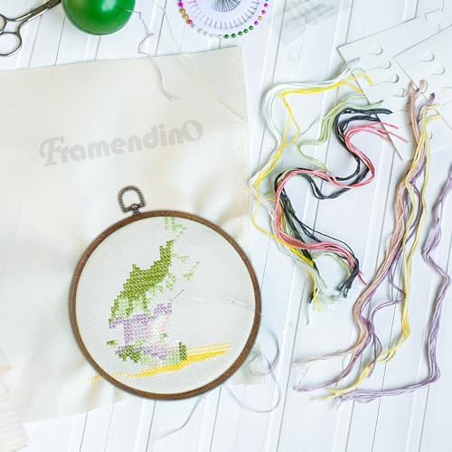 Framendino, 4 Pack Round Embroidery Hoops 8 Inch Imitated Wood Display