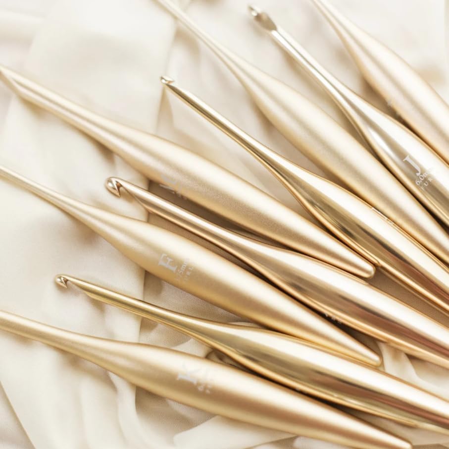 Furls Crochet Hook, Gold Streamline Metal Matte Finish & Polished