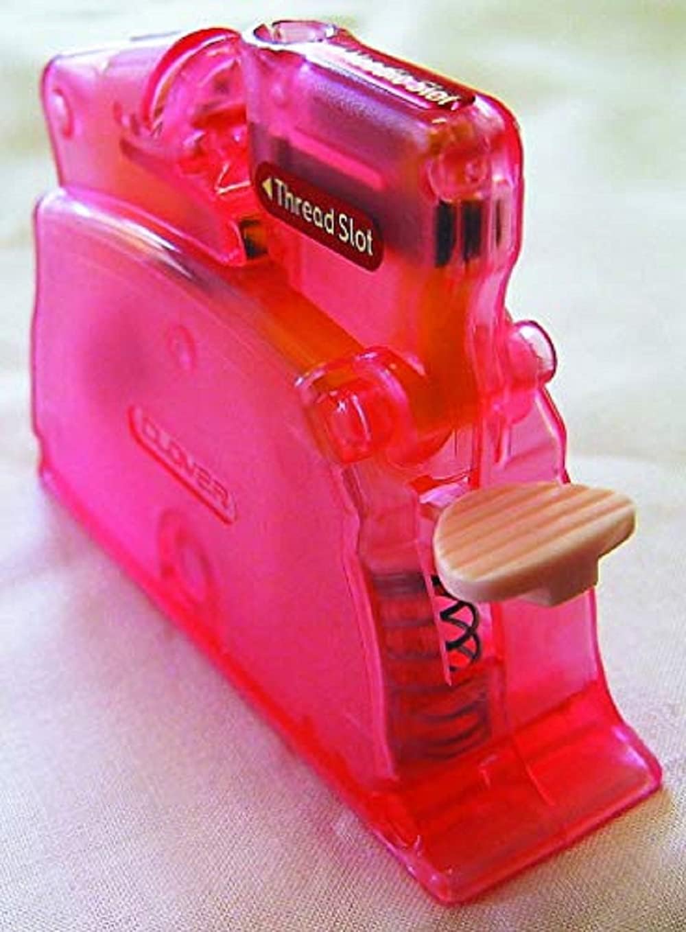 Clover Desk Needle Threader, Pink (4073)