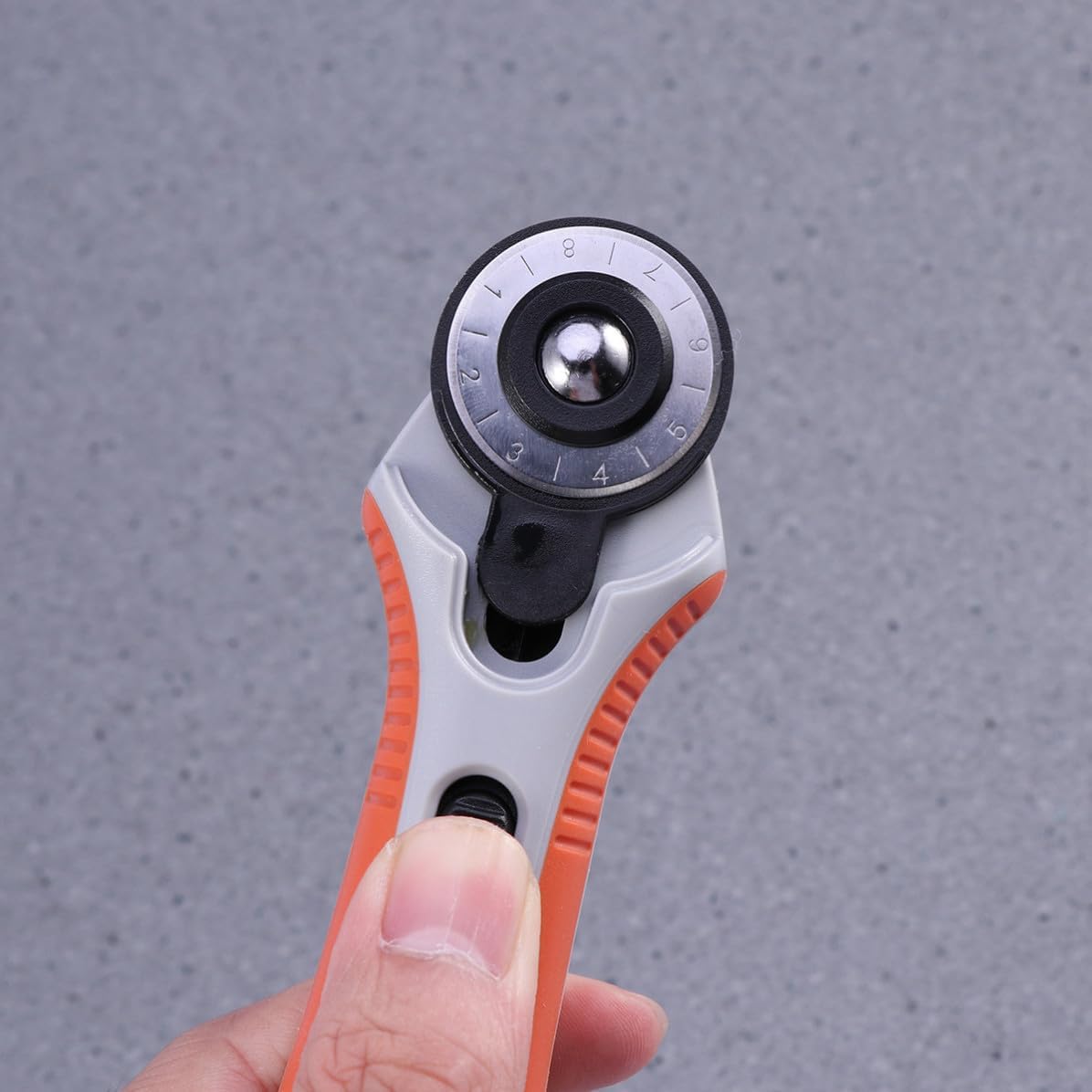 28mm Rotary Cutter with Cushion Grip for Quilting and Sewing