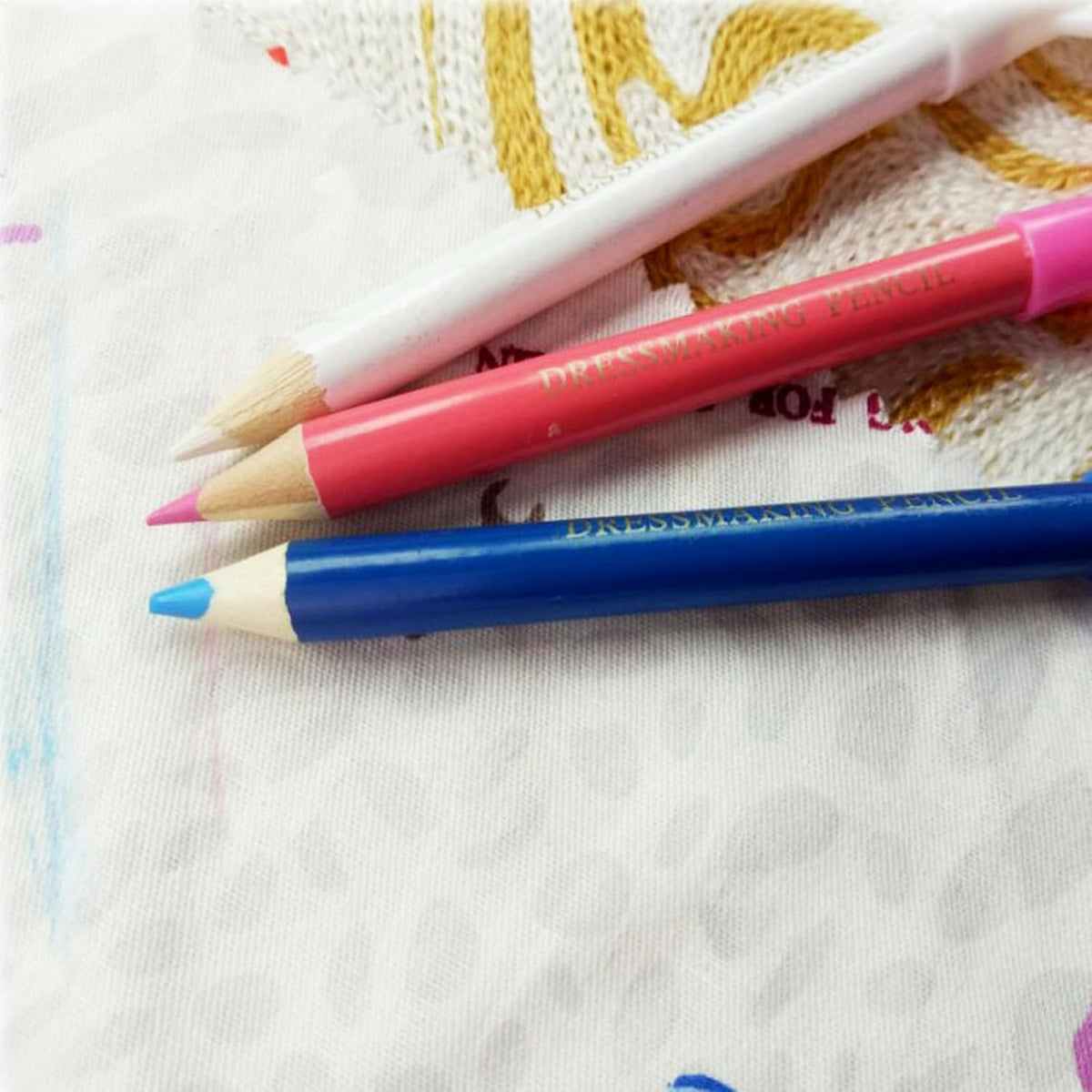 6 Pieces Sewing Fabric Pencils with Brush Tailor Pencils Sewing