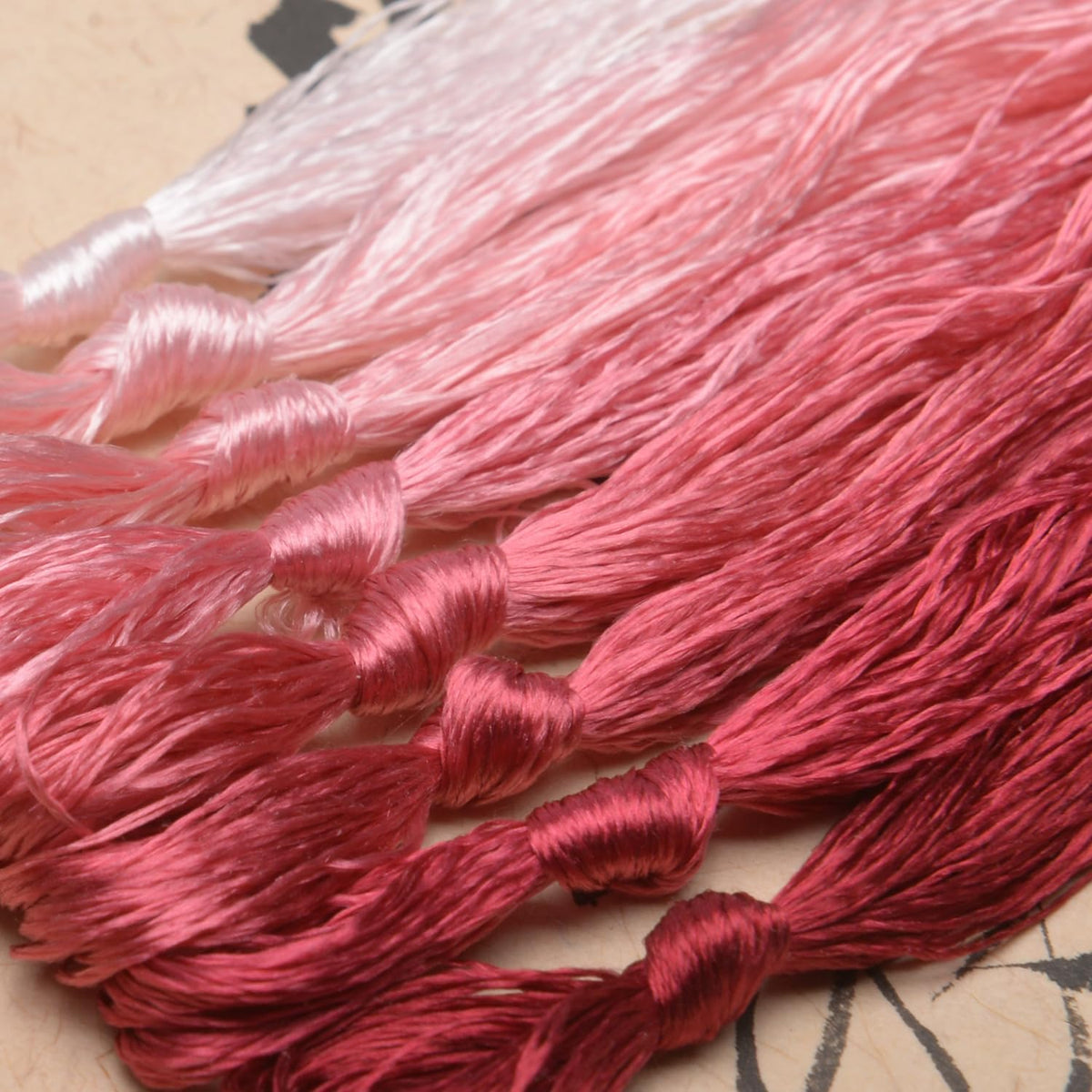 100% Mulberry Silk Embroidery Thread 8 Colors 22m Each (35)