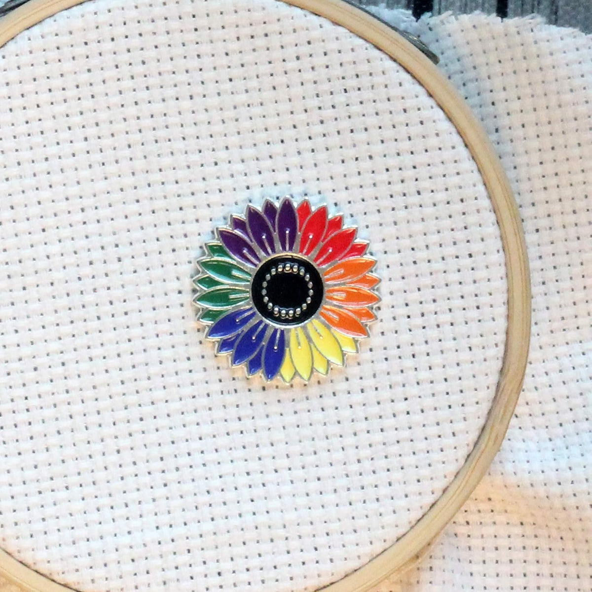 Rainbow Daisy with Black Center Magnetic Enamel Needle Minder