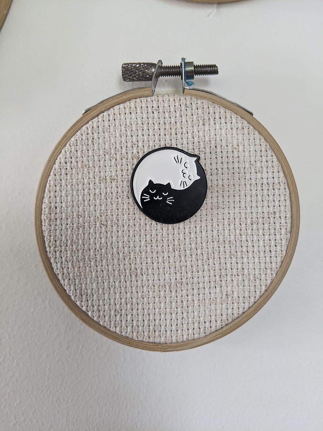 Yin Yang Cat Needle Minder