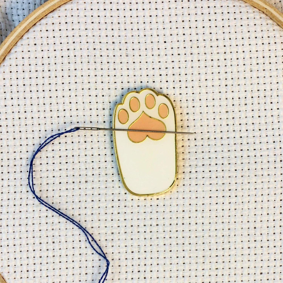 White Paw Enamel Magnetic Needle Minder - Cat Dog Pet