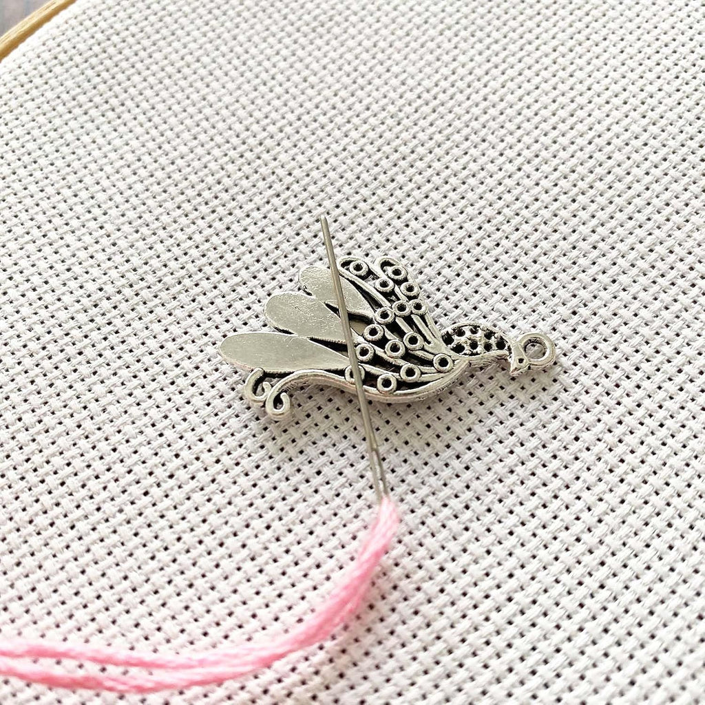 DPXWCCH 2 Pieces Peacock Needle Minders for Cross Stitch, Magnetic