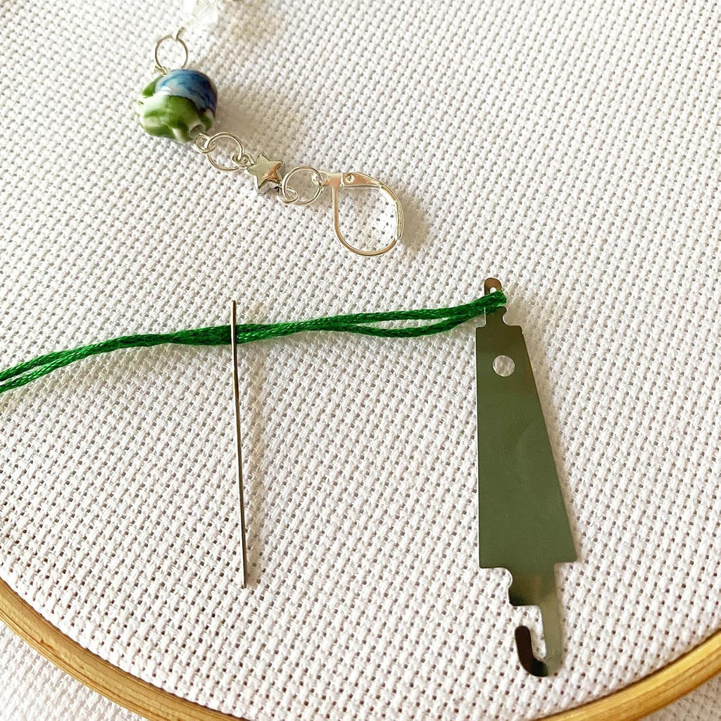 Green Seashell Needle Minder for Cross Stitch, Magnetic Needle Keeper