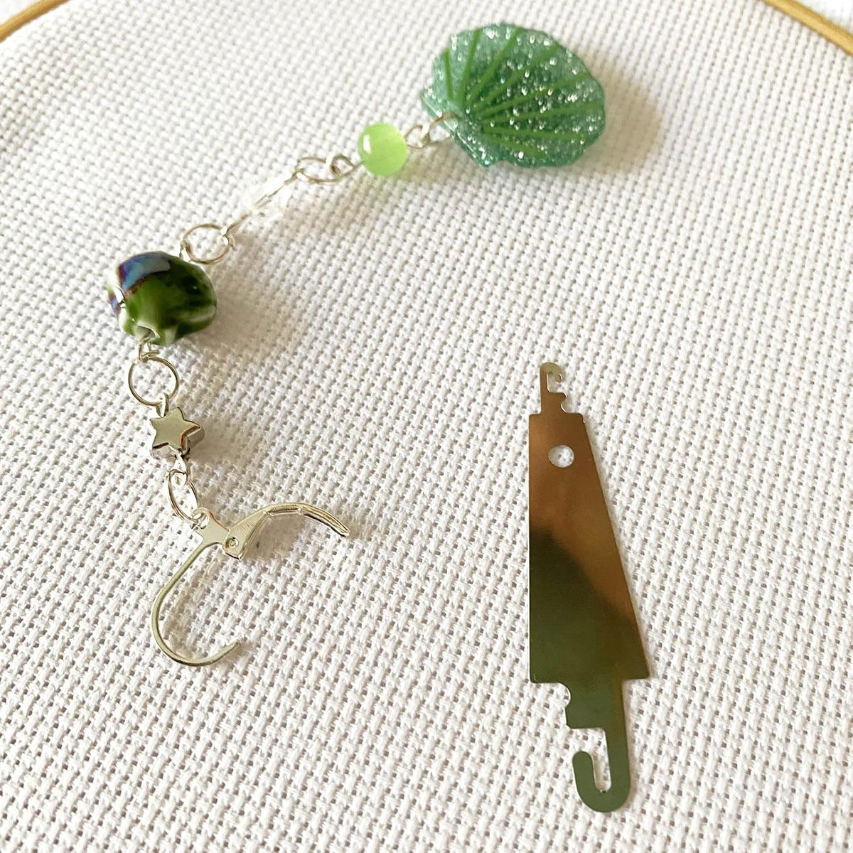Green Seashell Needle Minder for Cross Stitch, Magnetic Needle Keeper