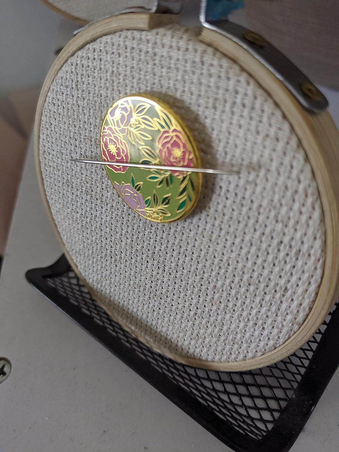 Field of Flowers Needle Minder