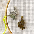 DPXWCCH 2 Pieces Peacock Needle Minders for Cross Stitch, Magnetic