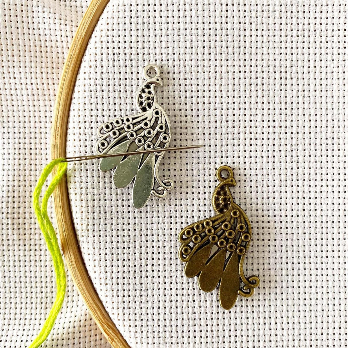 DPXWCCH 2 Pieces Peacock Needle Minders for Cross Stitch, Magnetic