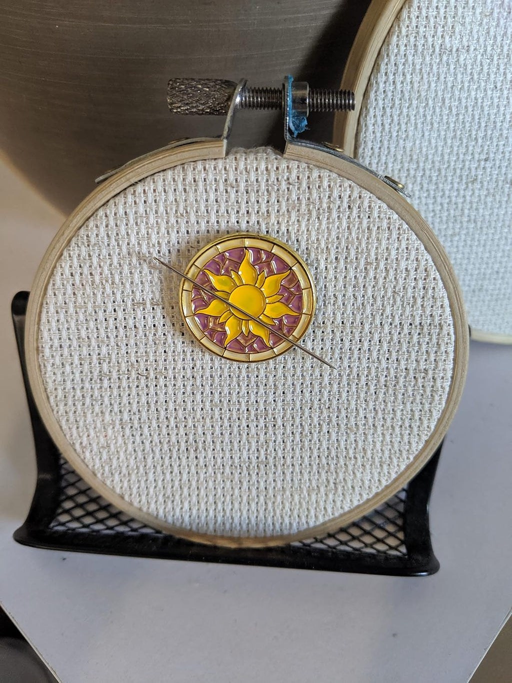 Sundrop Flower Needle Minder