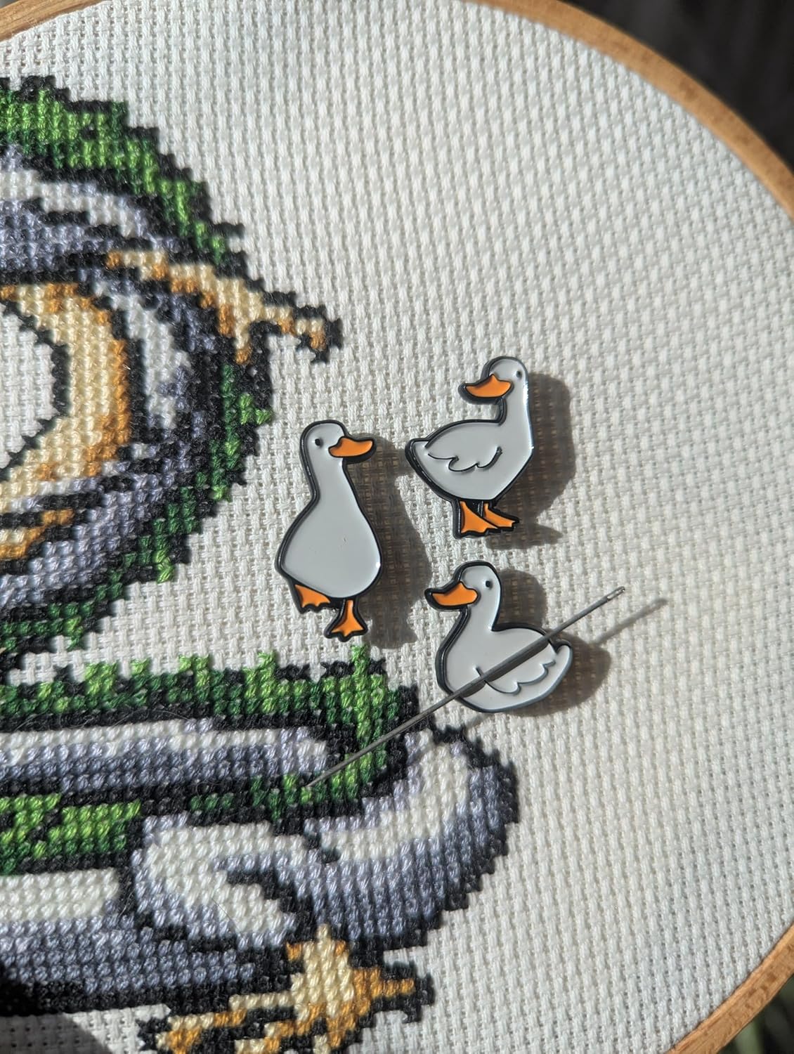 Ducks Miniature Magnetic Needle Minder Set