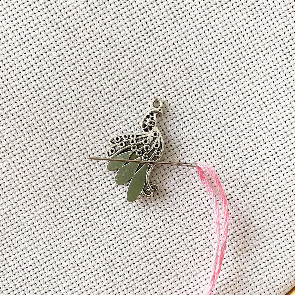 DPXWCCH 2 Pieces Peacock Needle Minders for Cross Stitch, Magnetic