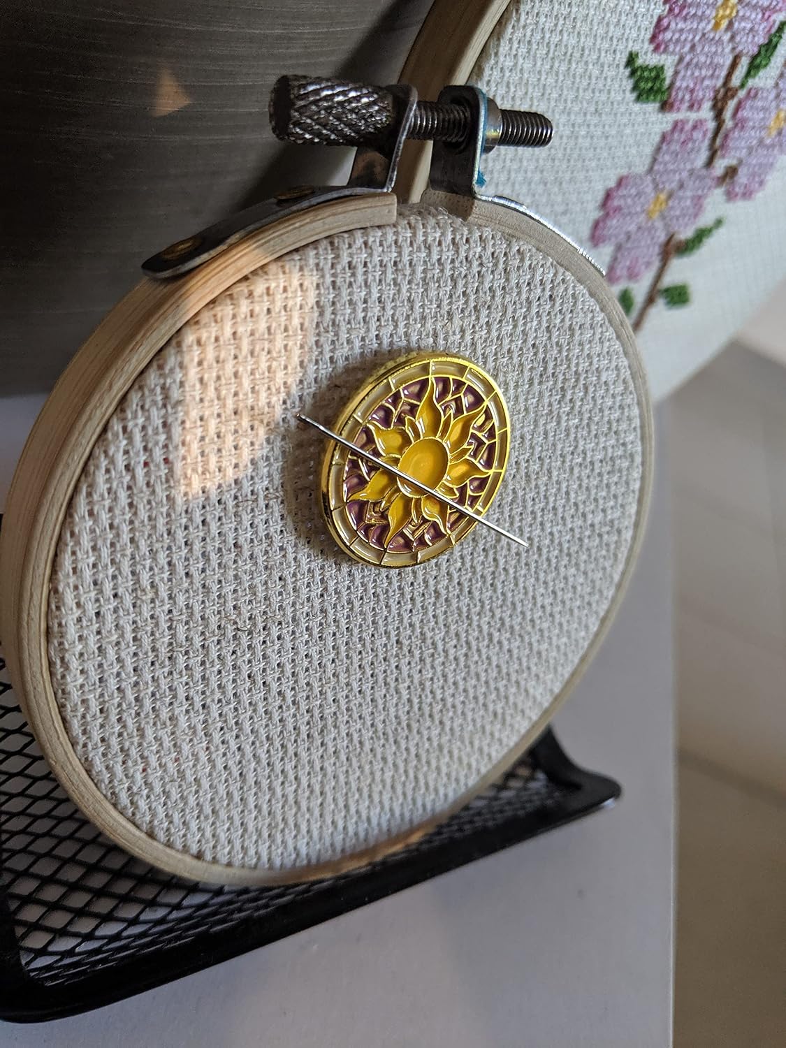 Sundrop Flower Needle Minder
